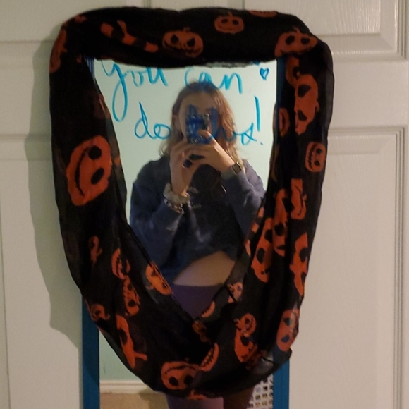 Mixed Infinity Scarves - Picture 4 of 6